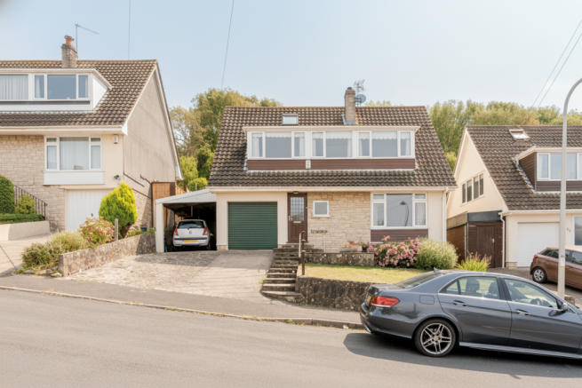 3 bed property, in Halliwell Road, £585,000