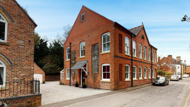 5 bed property, in Church Street, £475,000
