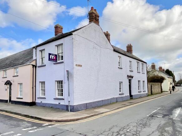 5 bed property, in Church Street, £450,000