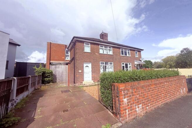 3 bed property, in Langdale Road, £180,000