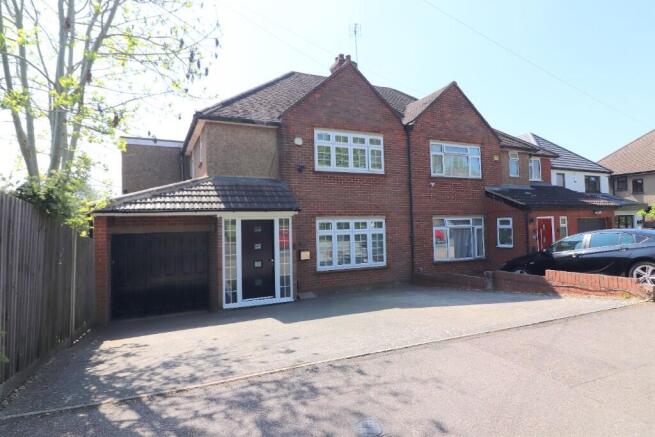 3 bed property, in Bushmead Road, £475,000