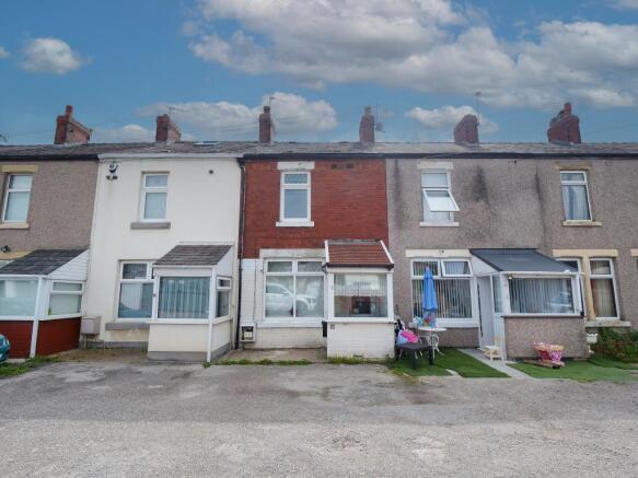 2 bed property, in St. Johns Terrace, £115,000