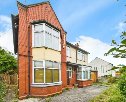 4 bed property, in Whelley, £299,950