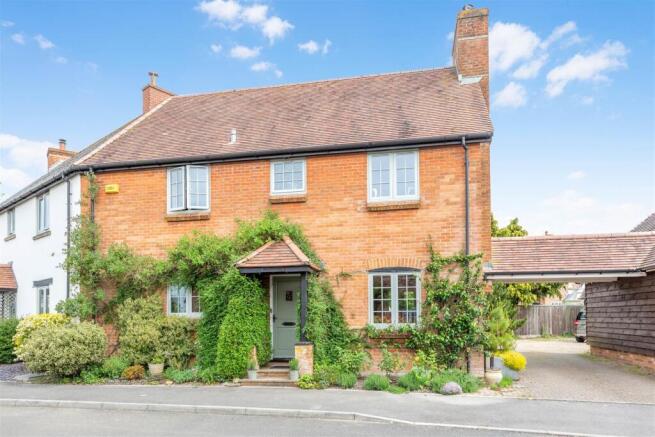 3 bed property, in Woodlands, £400,000