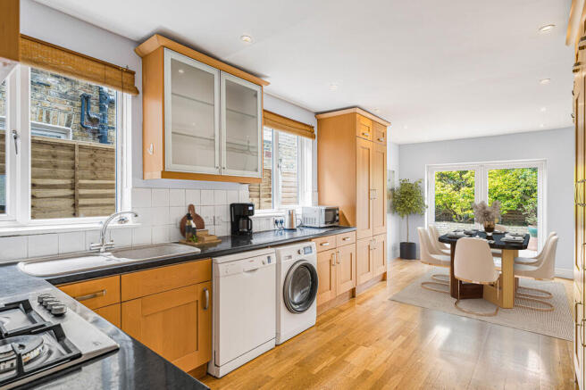 4 bed property, in Glenrosa Street, £1,350,000