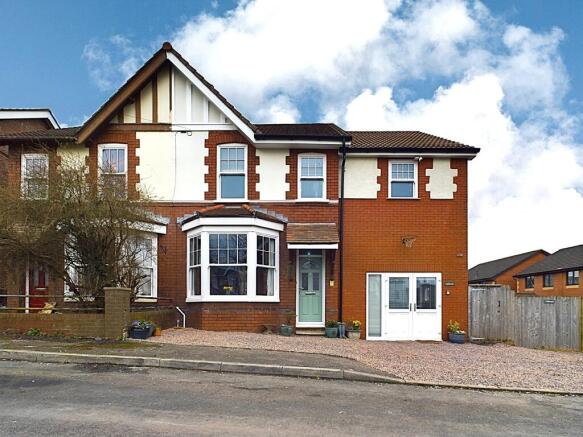 5 bed property, in The Avenue, £499,950