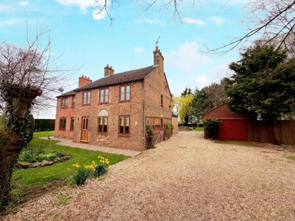 4 bed property, in Conquest Drove, £700,000
