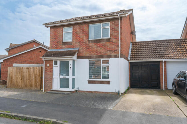 3 bed property, in Shotley Close, £277,500