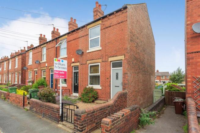 2 bed property, in Medlock Road, £170,000