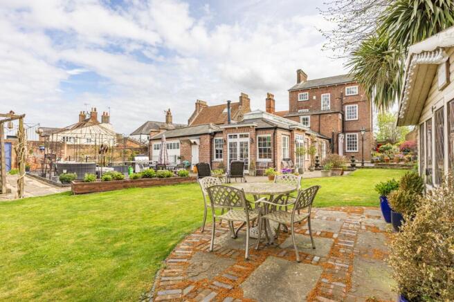 6 bed property, in Distinguished Grade II Listed Riverside Georgian Residence in Wisbech, £595,000