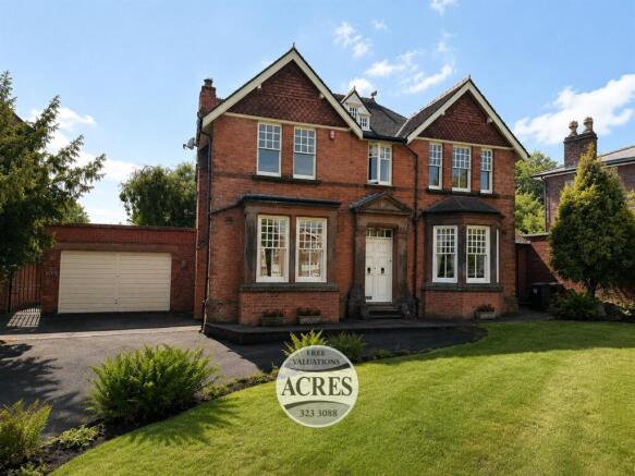 4 bed property, in Lichfield Road, £900,000