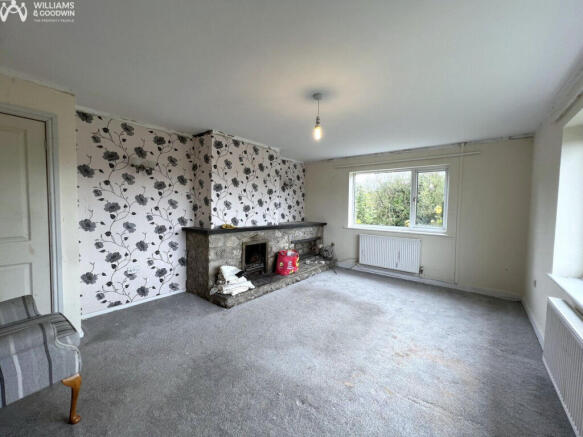 3 bed property, in Off Holyhead Road / A5, £225,000