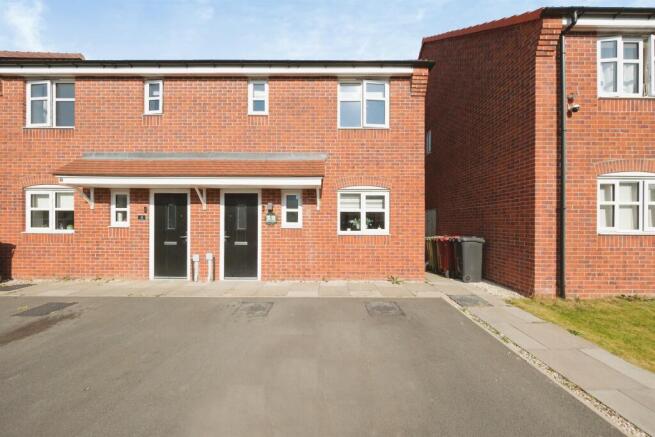 3 bed property, in Privet Close, £180,000