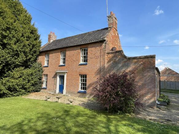 3 bed property, in Guist Bottom Road, £475,000