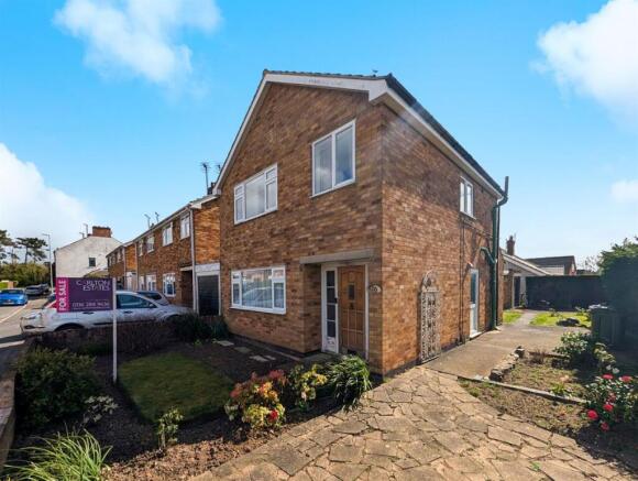 3 bed property, in Chaucer Street, £299,999