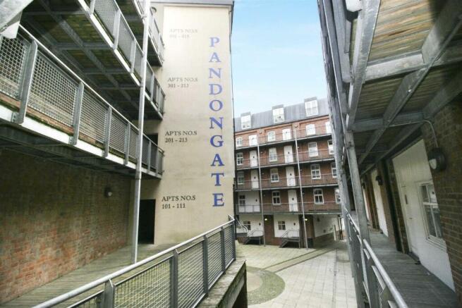1 bed property, in Pandongate House, £130,000