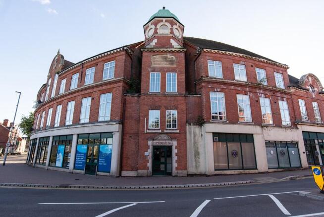 2 bed property, in The Byron Centre, £80,000