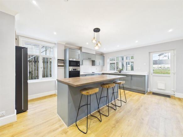 4 bed property, in North Road, £315,000