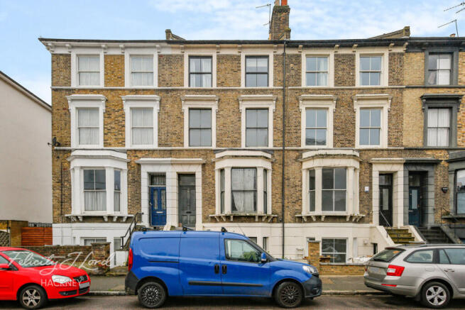 1 bed property, in Lauriston Road, £600,000