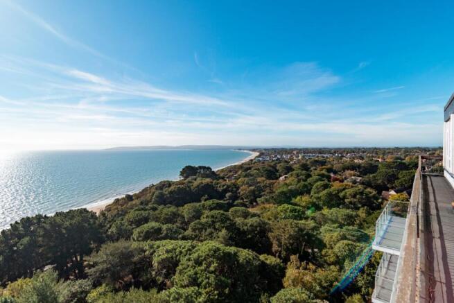 3 bed property, in Admirals Walk, £300,000