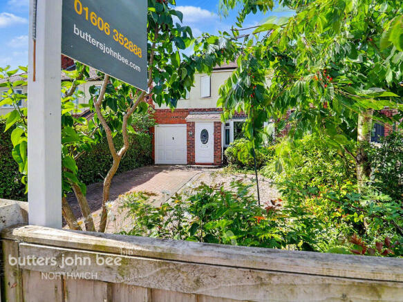 3 bed property, in Hartford Road, £325,000