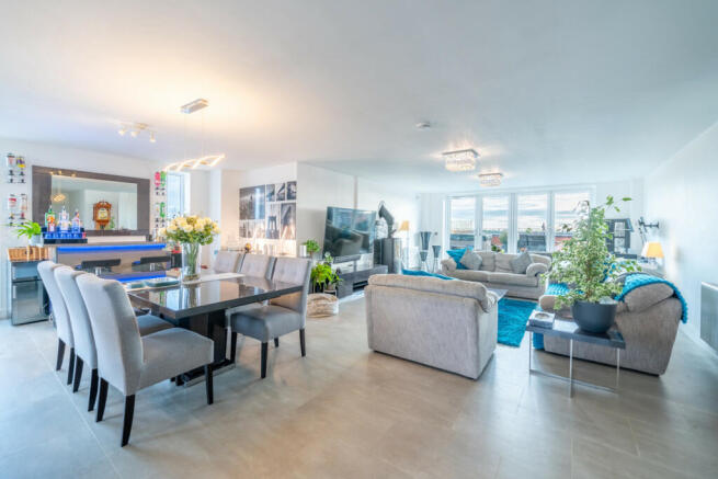 3 bed property, in Trinity Walk, £400,000