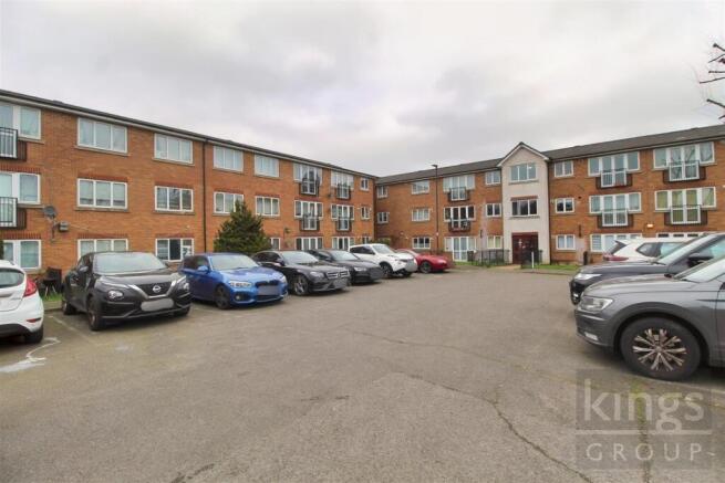 2 bed property, in Bullsmoor Way, £235,000