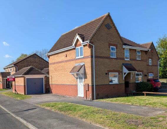 2 bed property, in Ickworth Court, £145,000