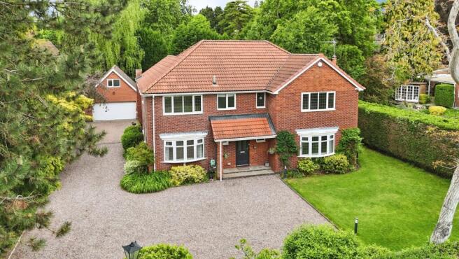 5 bed property, in Westfield Park, £925,000