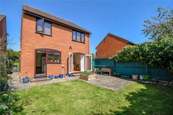 4 bed property, in Cavalier Close, £475,000