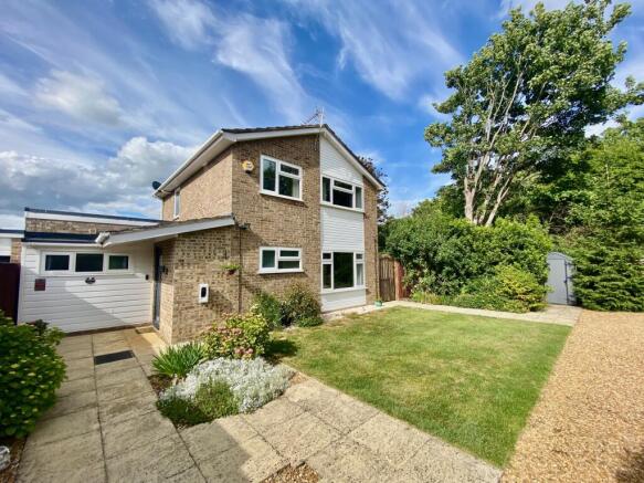 4 bed property, in Valence Road, £450,000