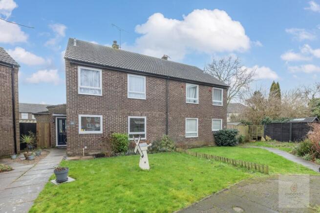 4 bed property, in Lyndford Road, £300,000