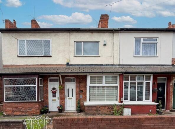 2 bed property, in Kilton Road, £110,000