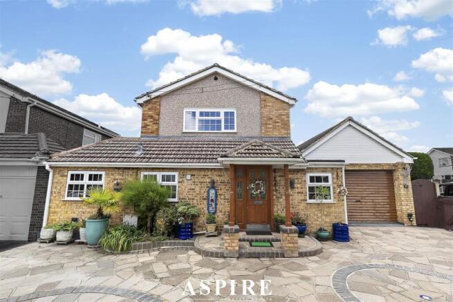 4 bed property, in Kenneth Road, £525,000