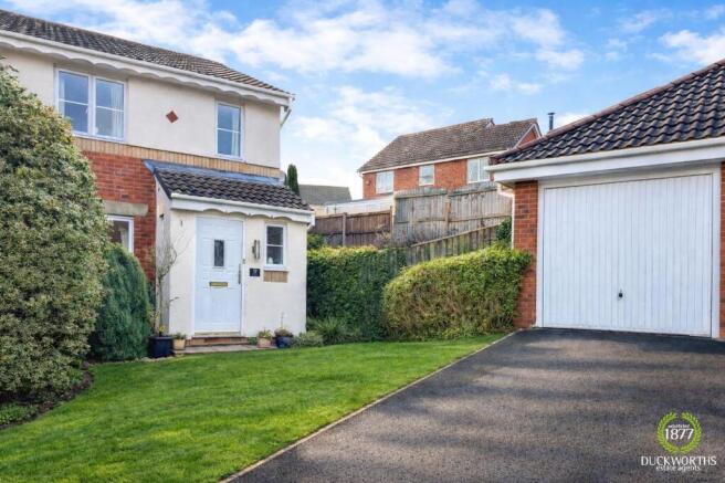 3 bed property, in Spring Meadows, £190,000