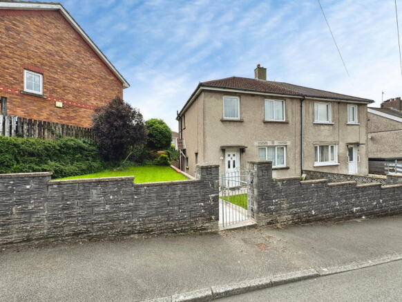 3 bed property, in Crawford Road, £160,000
