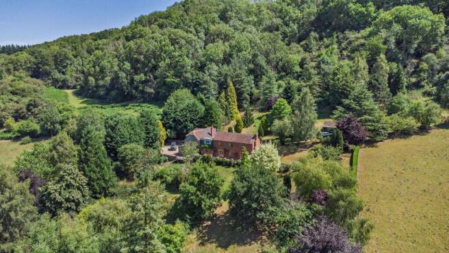 4 bed property, in Abberley, £800,000