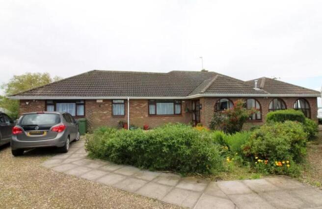 3 bed property, in Holmpton, £570,000