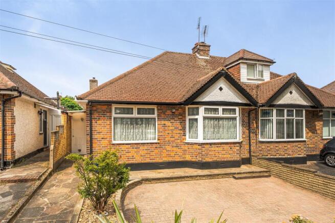 2 bed property, in Hillrise Avenue, £460,000