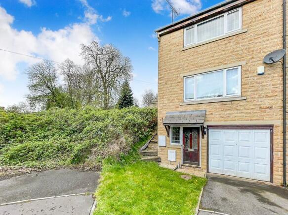 2 bed property, in The Orchards, £220,000