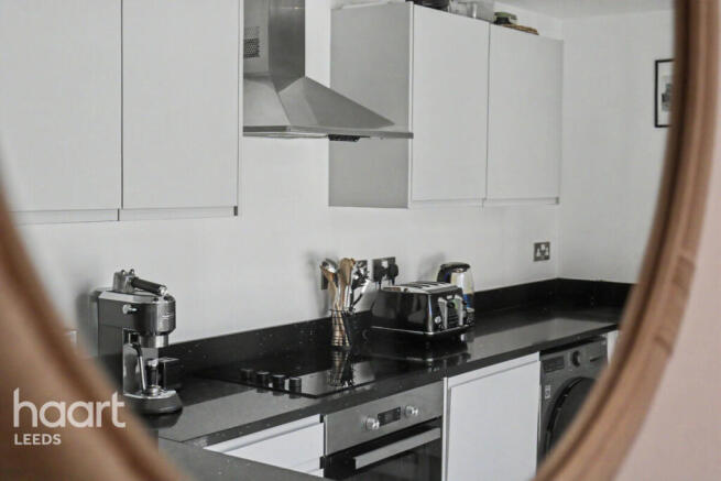 2 bed property, in Mabgate, £200,000