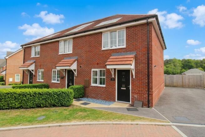 2 bed property, in Carpenter Court, £151,050