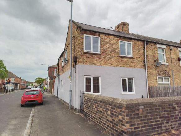2 bed property, in Pont Street, £44,000