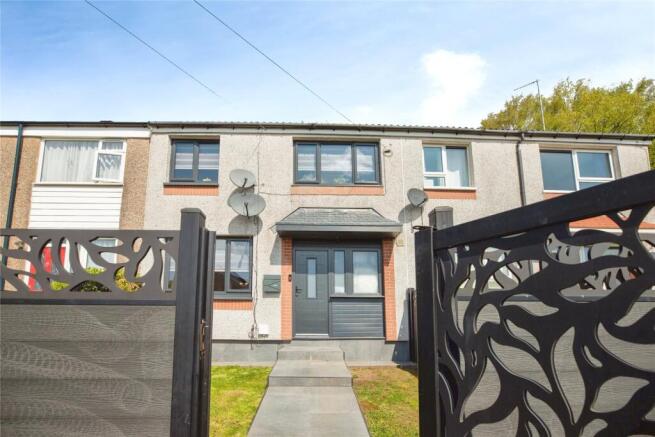 2 bed property, in Hilton Walk, £215,000