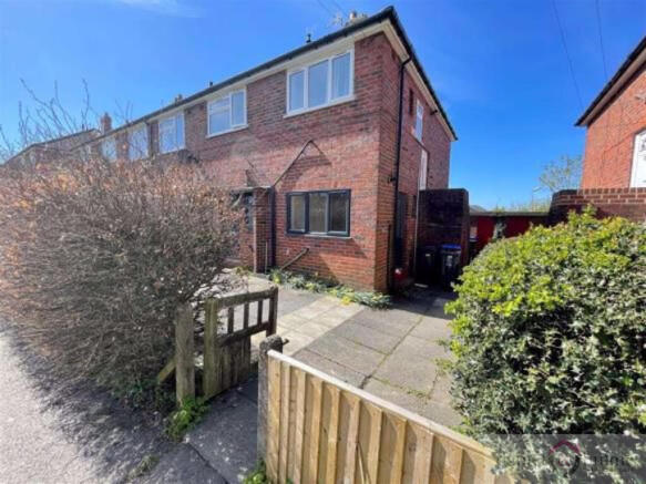2 bed property, in Queens Drive, £99,950