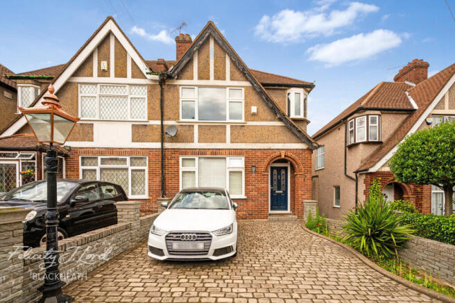 3 bed property, in Plum Lane, £625,000