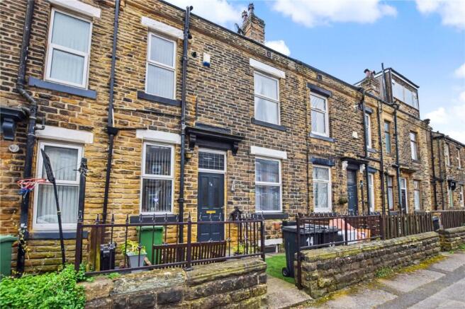 2 bed property, in School Street, £170,000