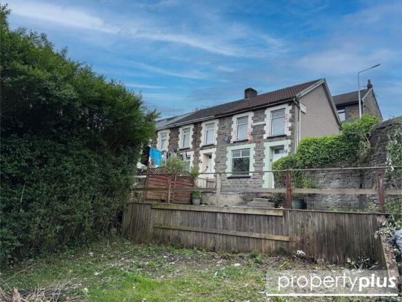 3 bed property, in Court Place, £125,000
