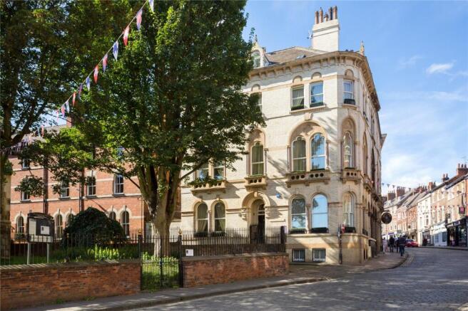 5 bed property, in St. Martins Lane, £1,475,000