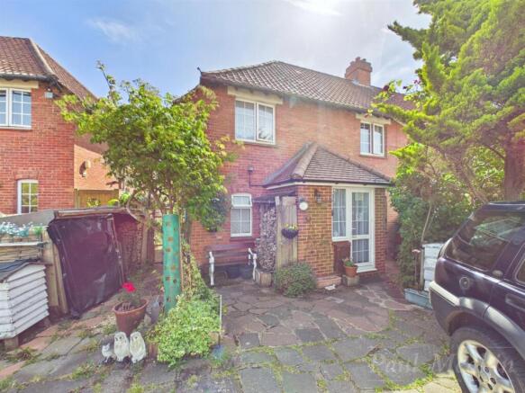 3 bed property, in Harrow Road, £475,000